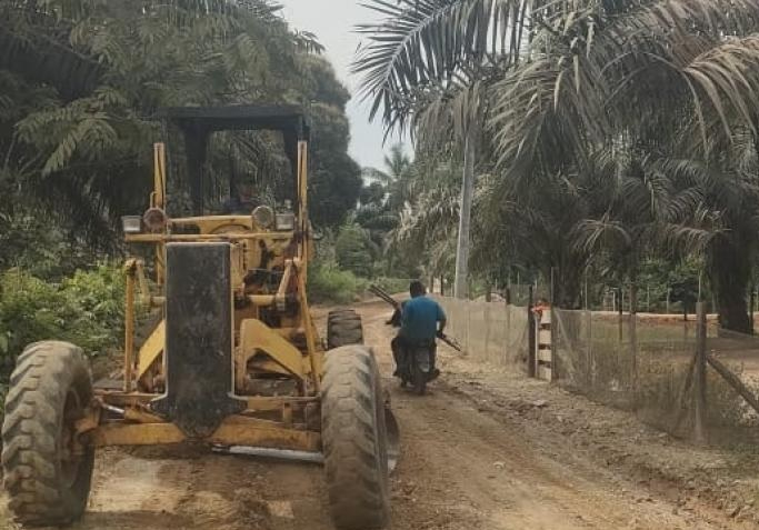 Selesai, PTPN IV Regional IV Perbaiki Jalan Desa Lidung